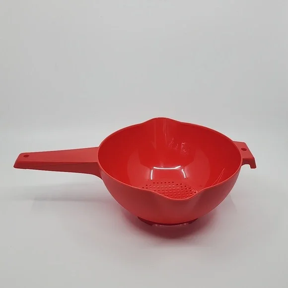 Tupperware Large Red Strainor New - Picture 1 of 5